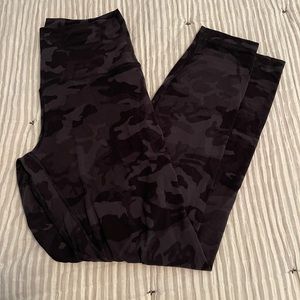 Lululemon align 2 25" size 6 Black camo